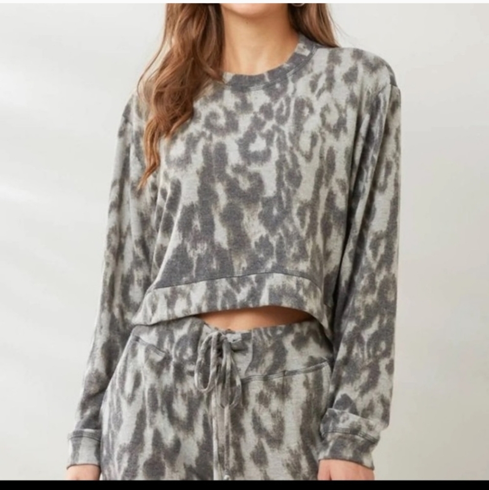 NWT-Blank NYC Leopard Print Women's Sweatshirt Large - Picture 3 of 10